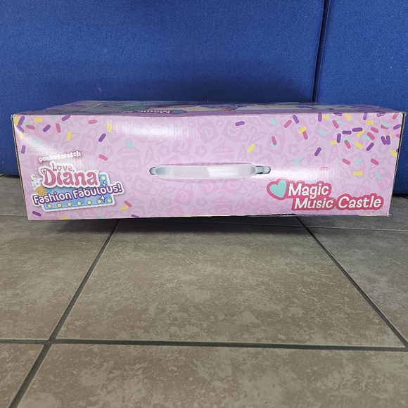 Love, Diana Fashion Fabulous Magic Music Castle Playset - Picture 2 of 7